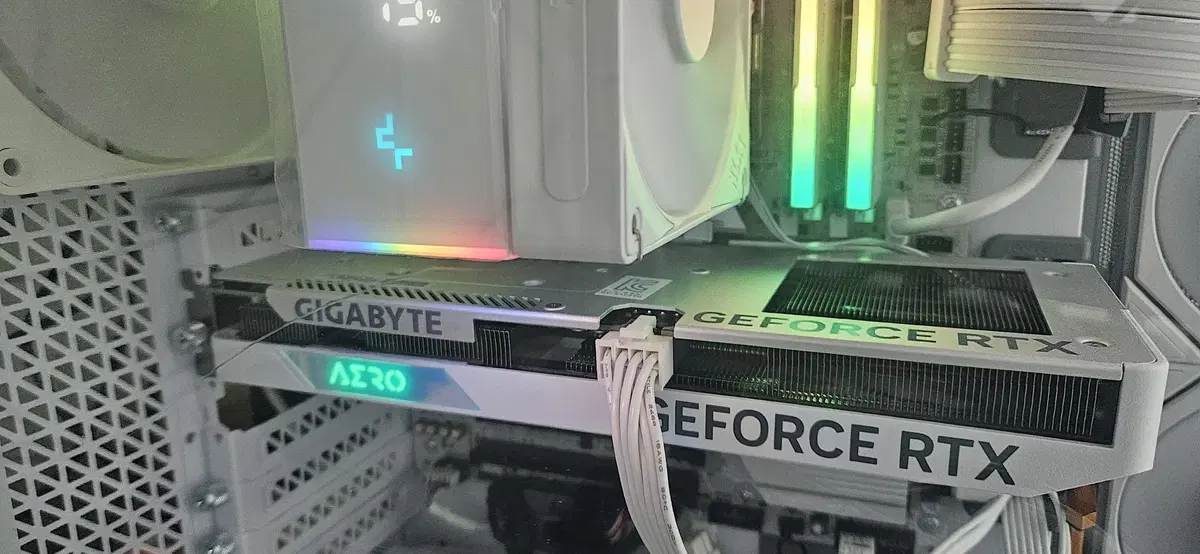 기가바이트 지포스 RTX 4060 AERO OC D6 8GB